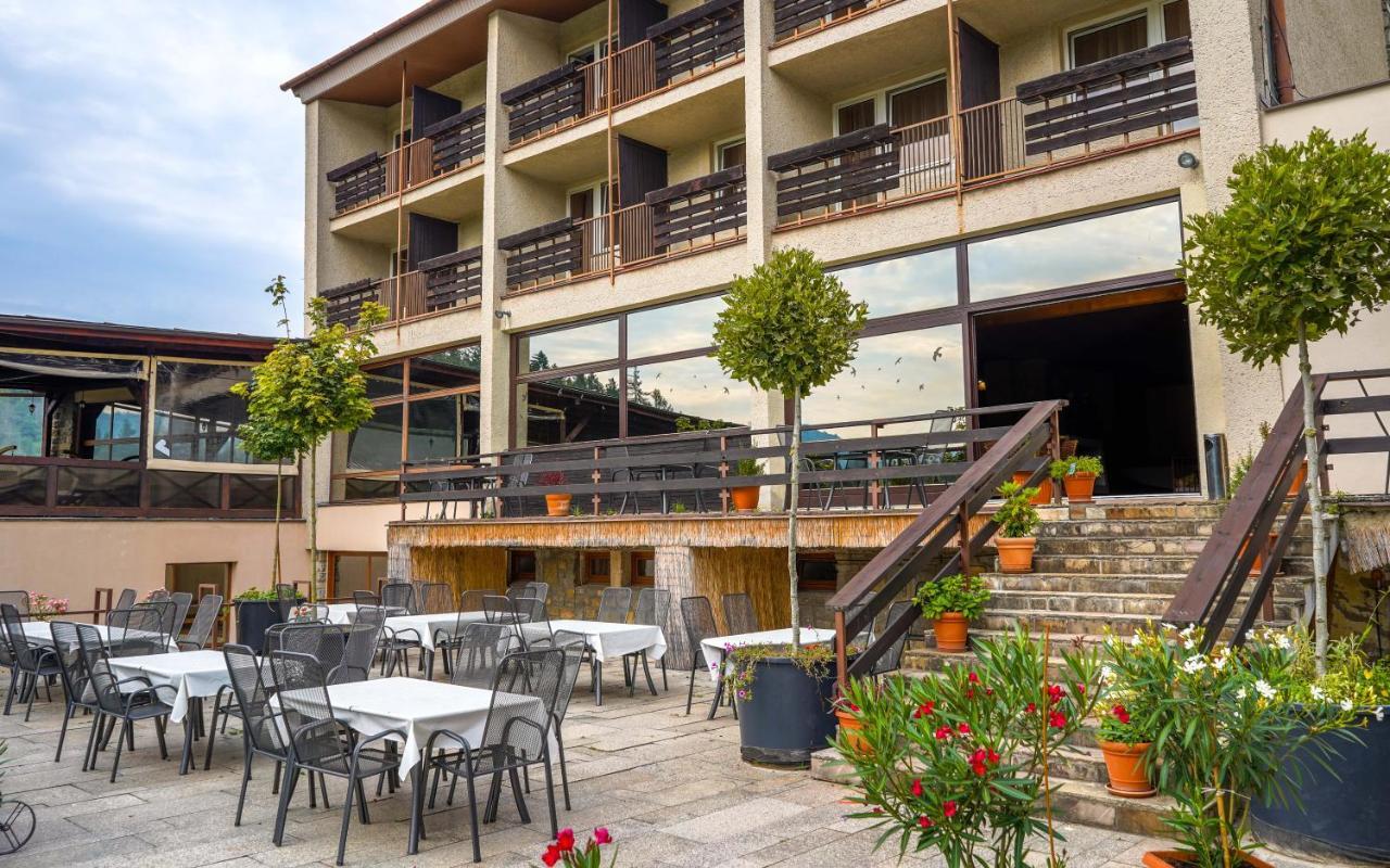 Grand Hotel Rooms Spisske Tomasovce Exterior photo