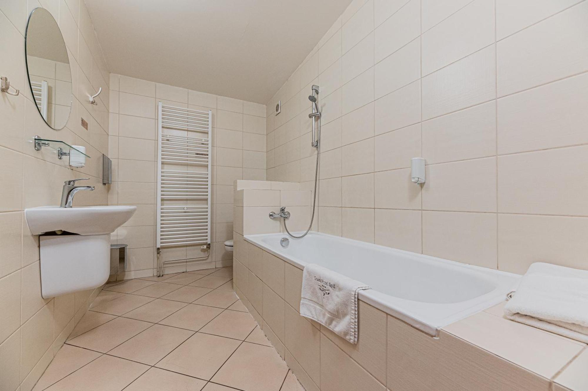 Grand Hotel Rooms Spisske Tomasovce Exterior photo