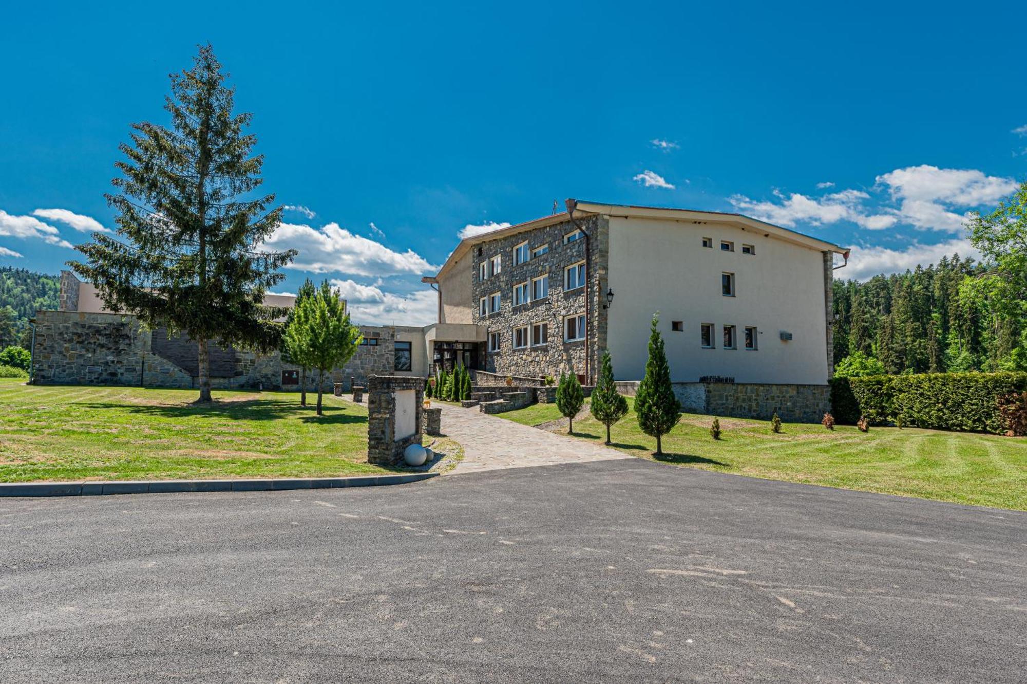 Grand Hotel Rooms Spisske Tomasovce Exterior photo