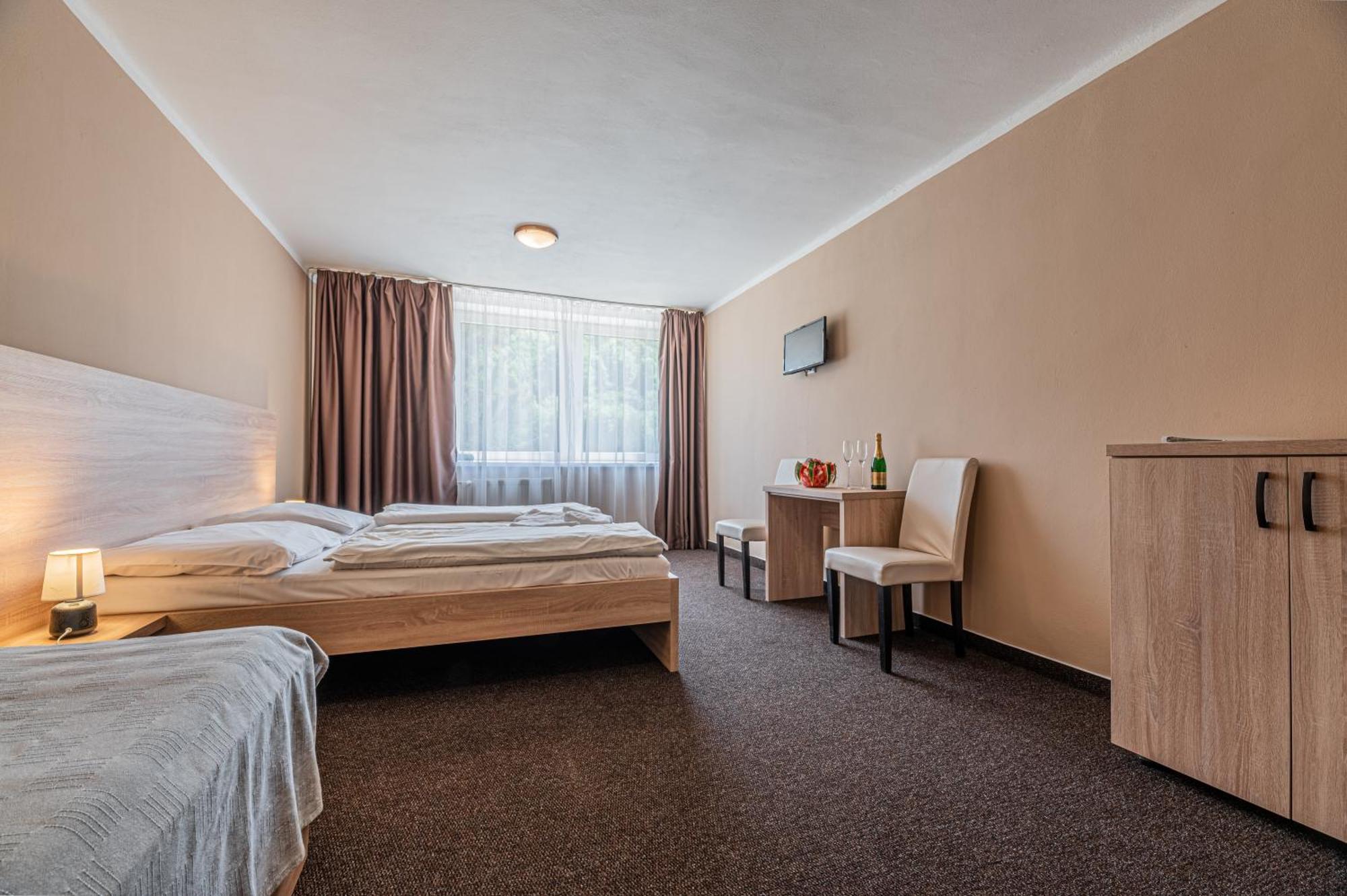 Grand Hotel Rooms Spisske Tomasovce Exterior photo