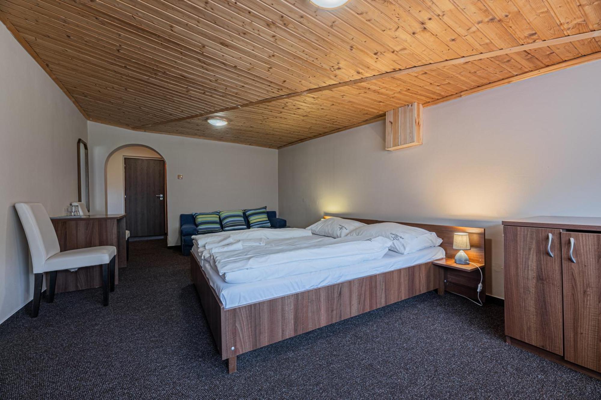 Grand Hotel Rooms Spisske Tomasovce Exterior photo
