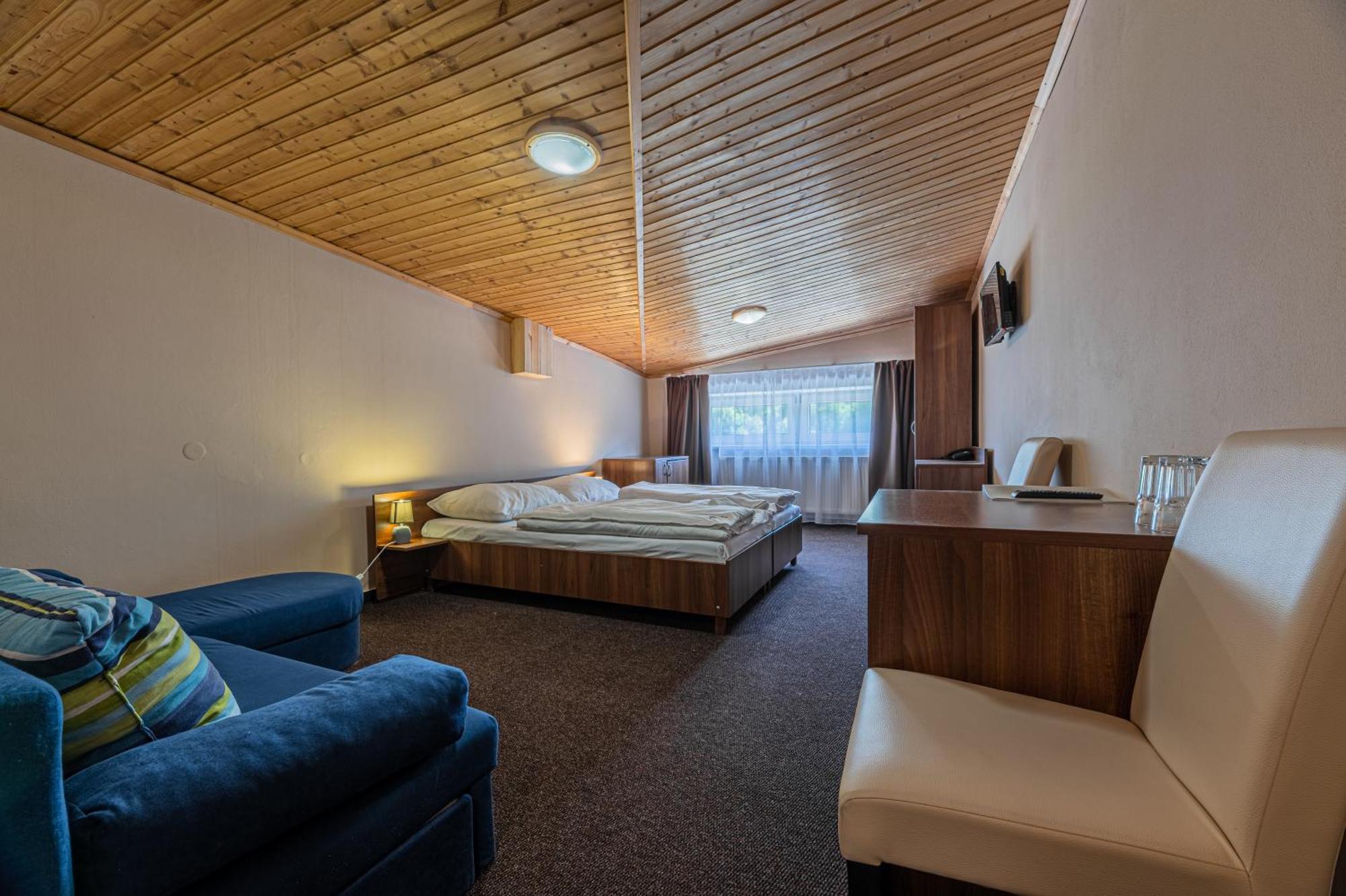 Grand Hotel Rooms Spisske Tomasovce Exterior photo
