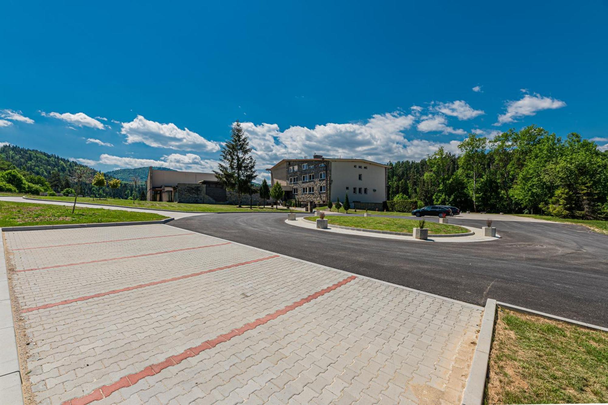 Grand Hotel Rooms Spisske Tomasovce Exterior photo